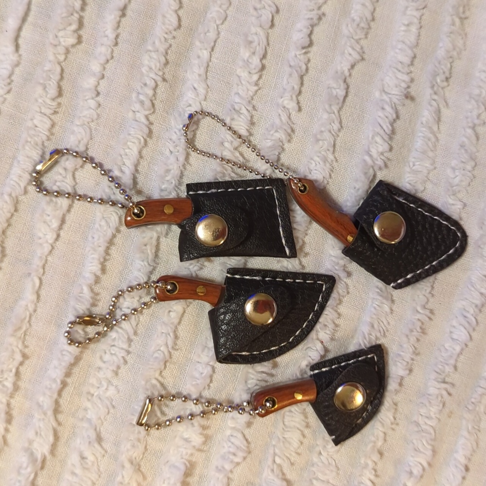 4 MINI KNIVES W/SHEATHS KEYCHAINS THINK STOCKING STUFFERS